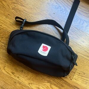Black Hip Pack